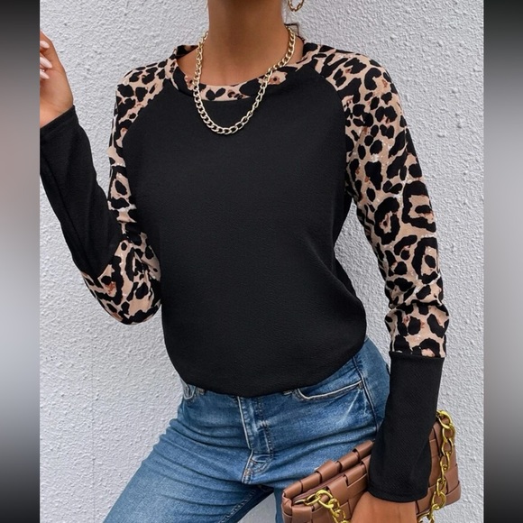 Leopard print contrast sleeve top - Picture 6 of 10